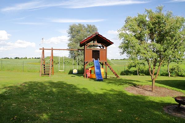 Außenanlage der Ferienwohnung: Ein Spielparadies für Kinder!